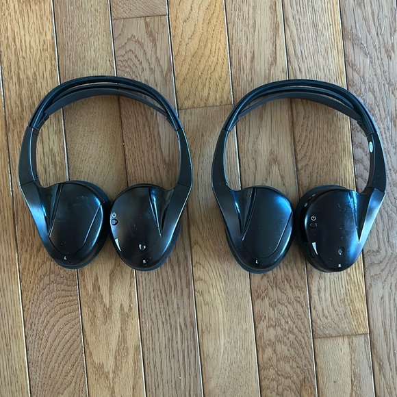 Set of FOURBluetooth headsets for Yukon GMC LIKE NEW